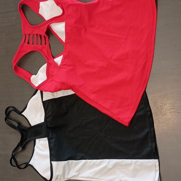 Workout Tops with Removable Pads - Picture 2 of 3